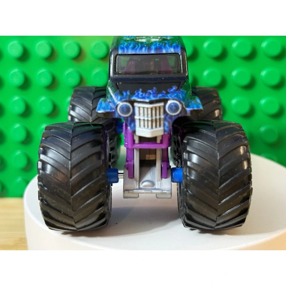 Monster Jam Son-uva Digger Monster Truck Black Blue Flames Die-cast 1:64 Scale